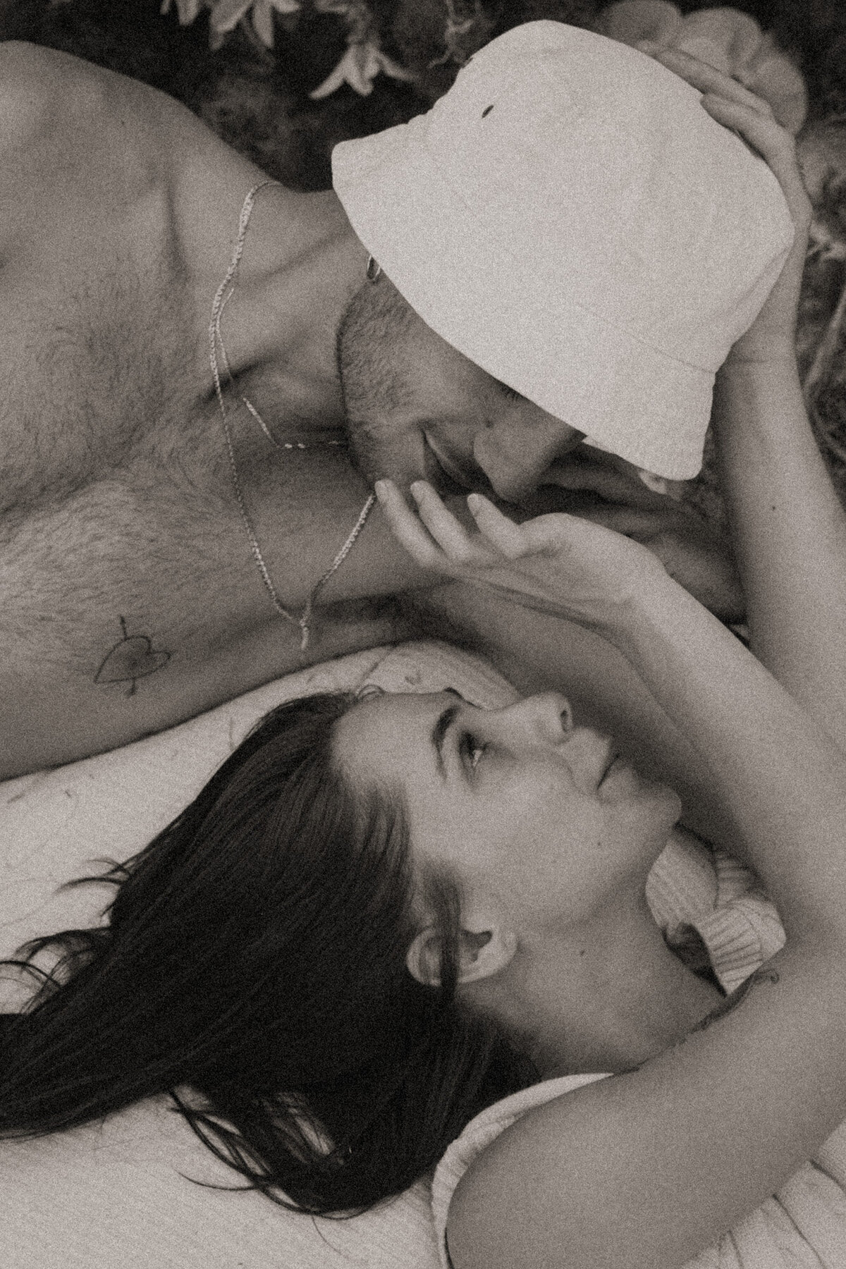 grungey-editorial-couples-photoshoot-venice-Italy-33