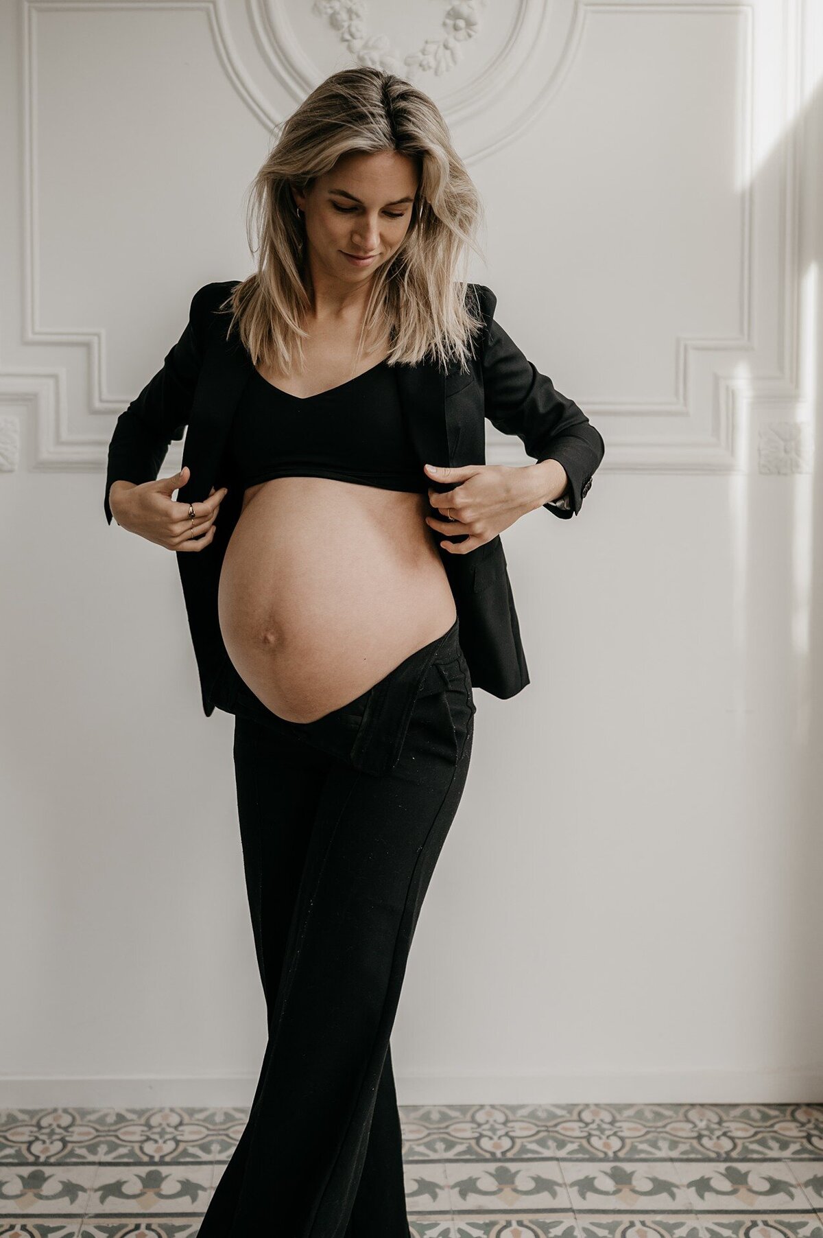 15-LouiseBoonstoppelFotografie_zwangerschapshoot_elegant_blote_buik