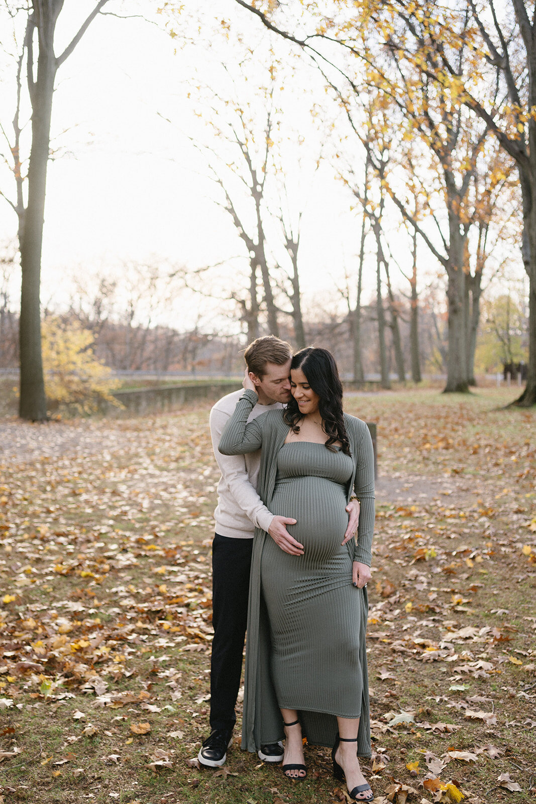 Jenna+RyanMaternityClevelandOhioGinaMariePrestiPhotography.jpg-38