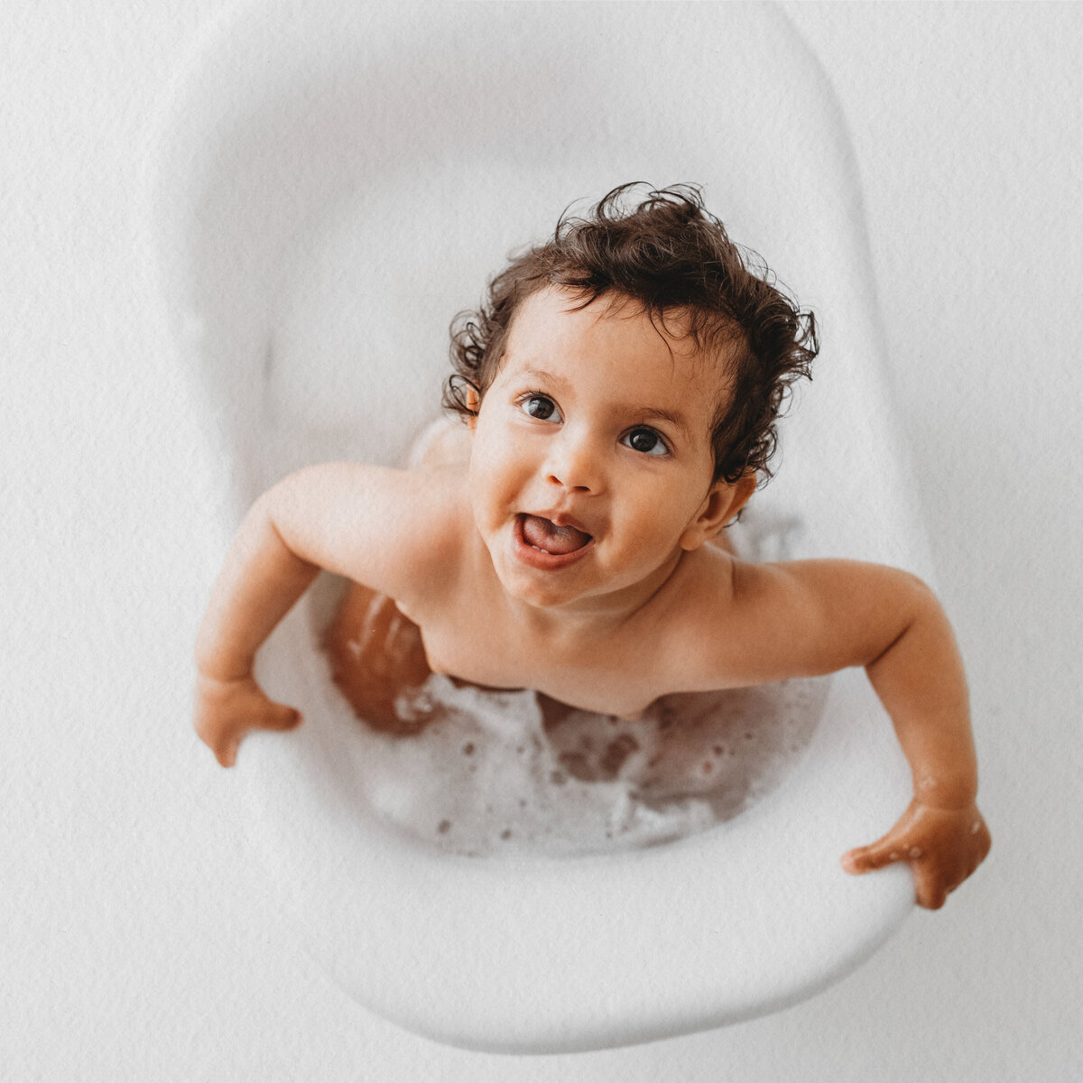 LittleWhitePhotography-Cake-Smash-37