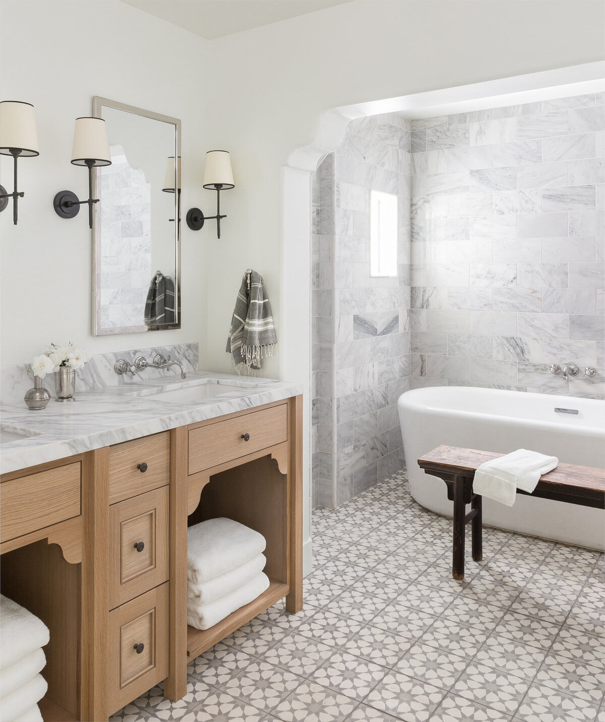 luxury-bathroom-double-vanity-sconce-lighting