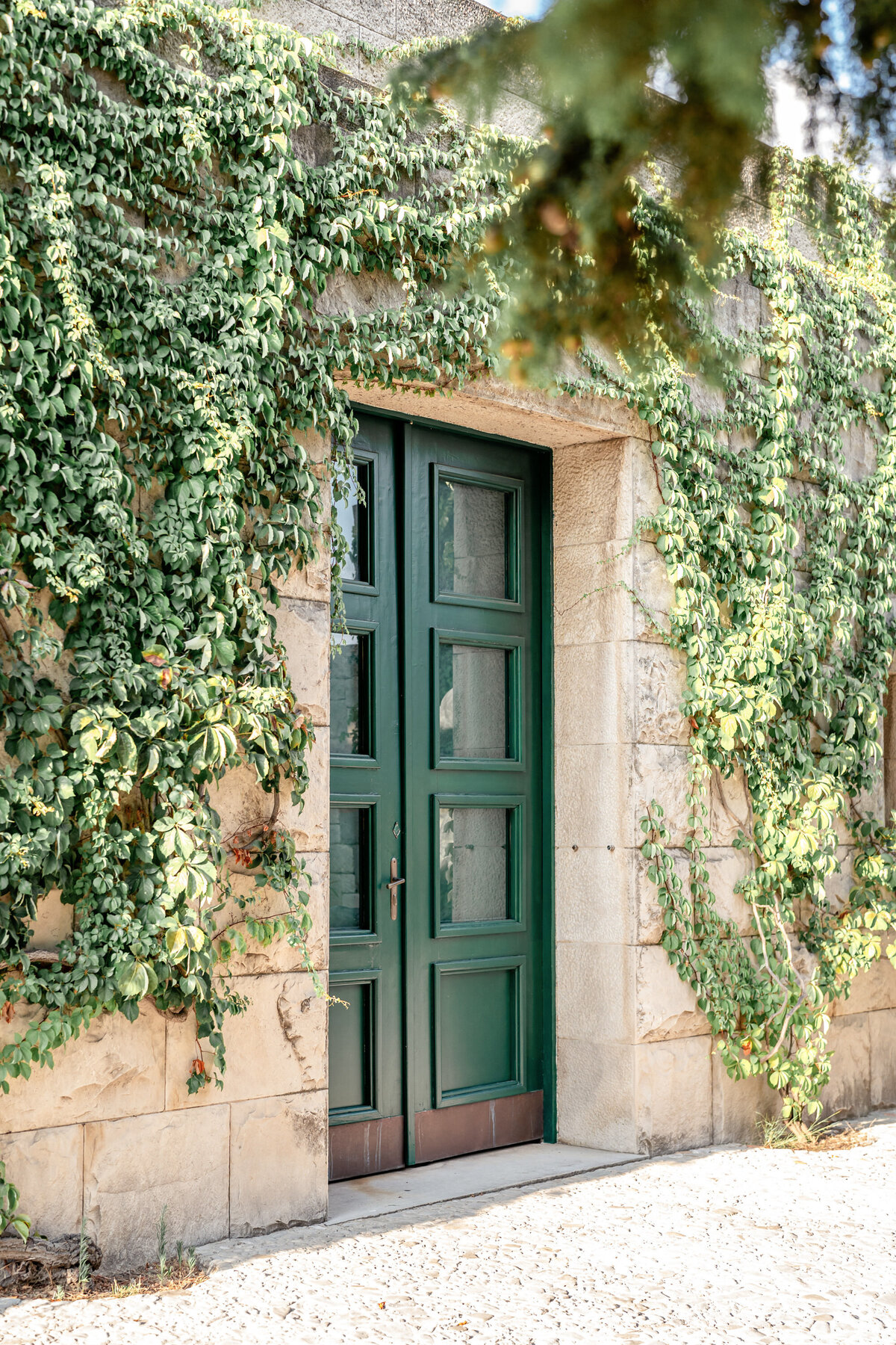 Croatia-wedding-Mestrovic-Gallery-Split-Victoria-Amrose-Photography (28)