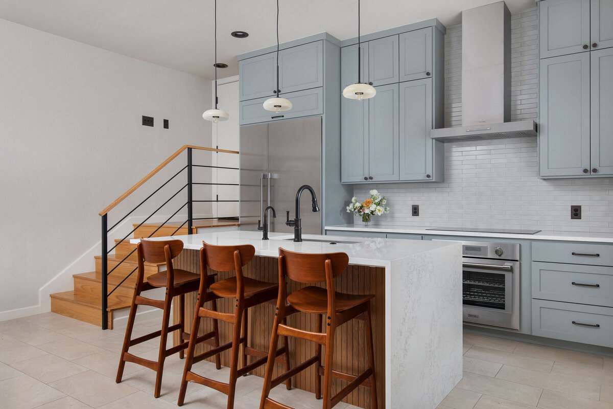 hello-home-modern-kitchen-island-blue-cabinets-minimalist-kitchen-with-staircase-9v2