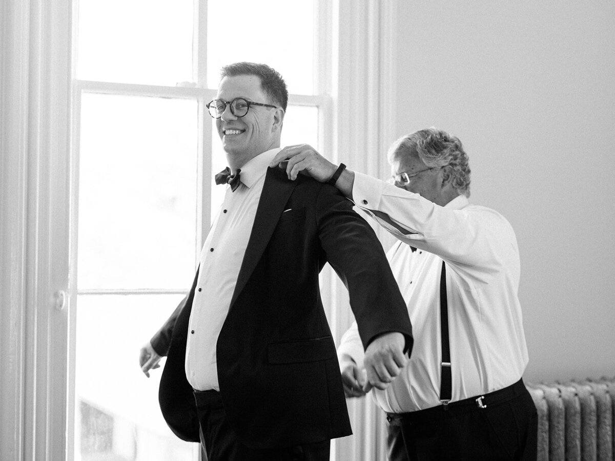 austin-mitchell-wedding-getting-ready-18_websize