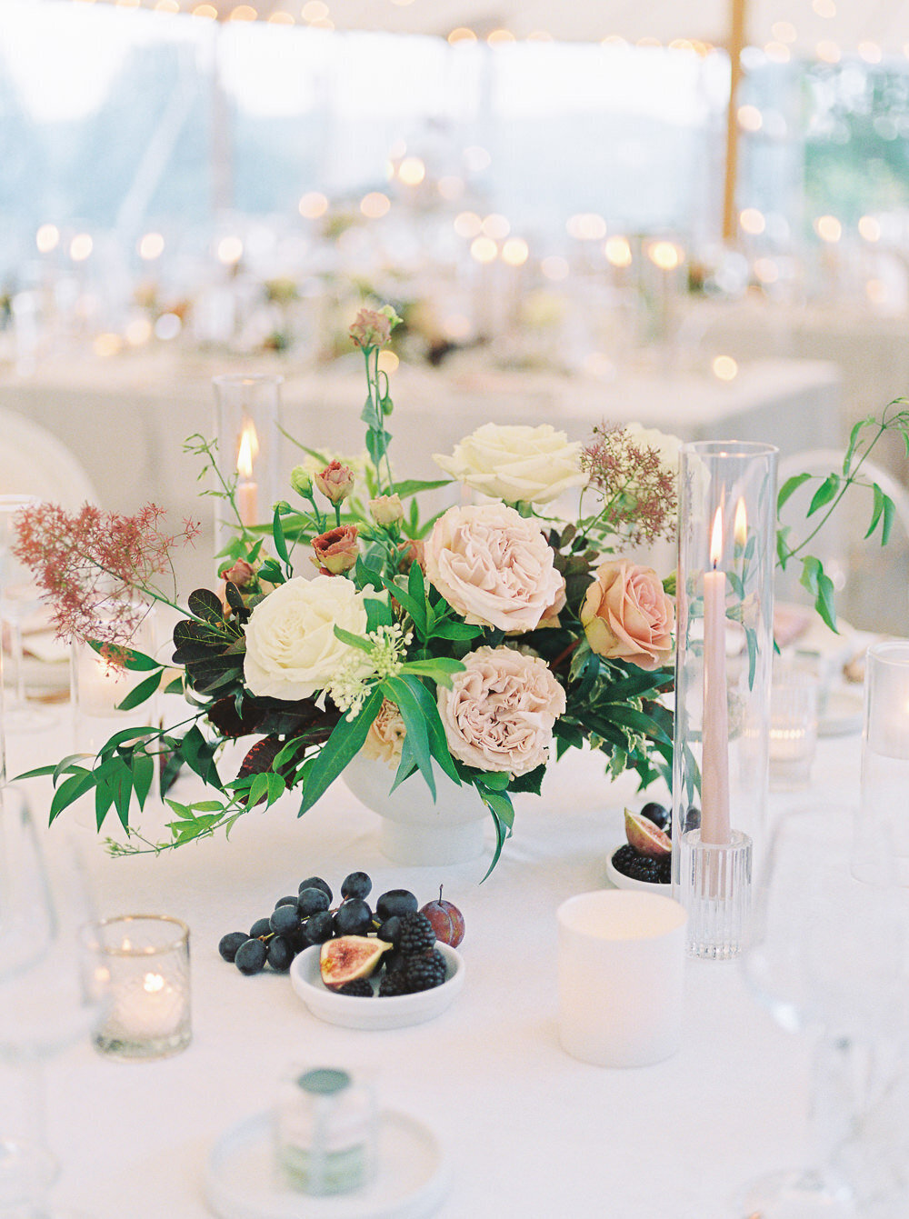 refined-florals-sperry-tent-manoir-davis-wedding-junophoto-006