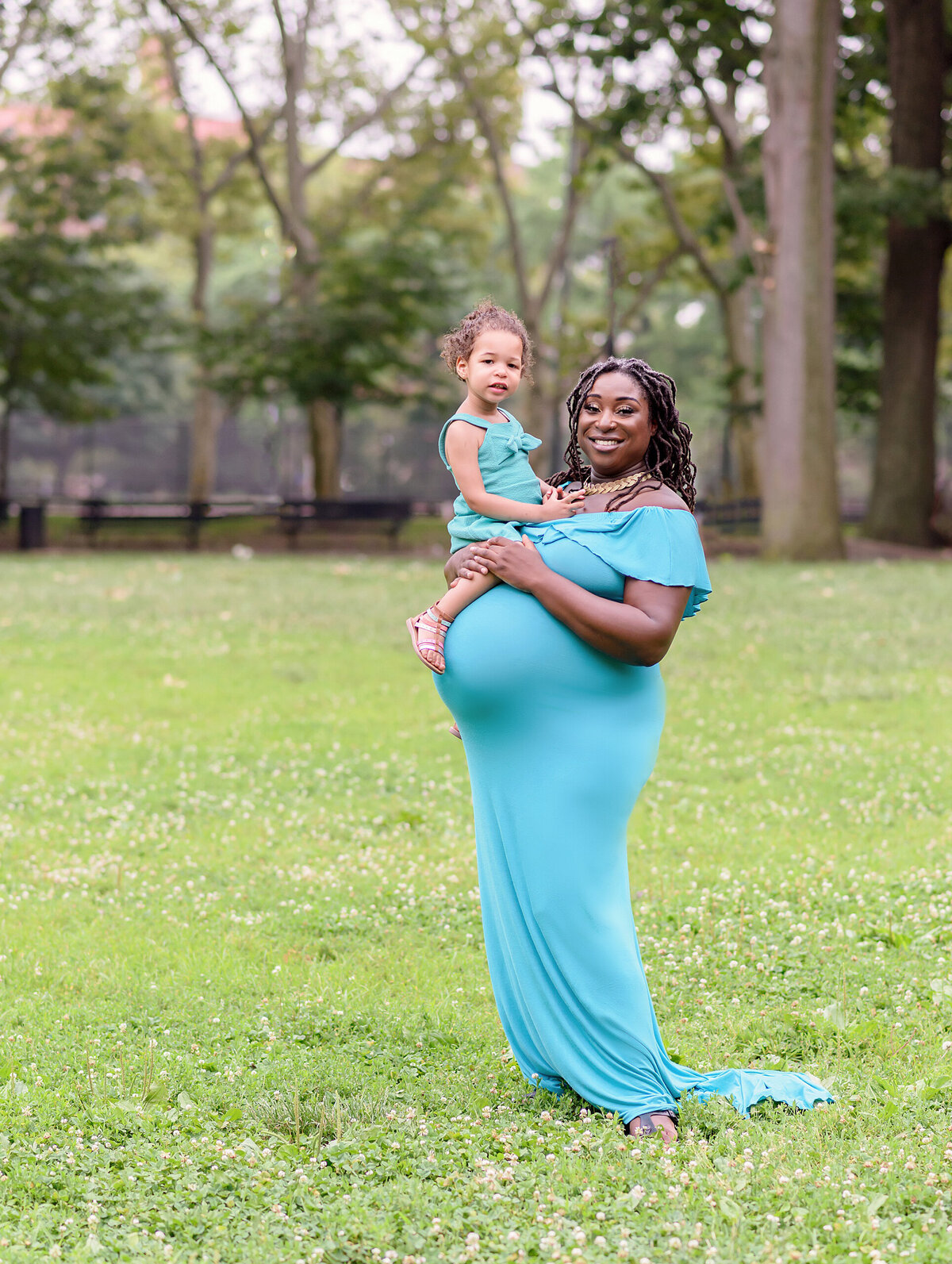 outdoor maternity session at lincoln terrace park brooklyn