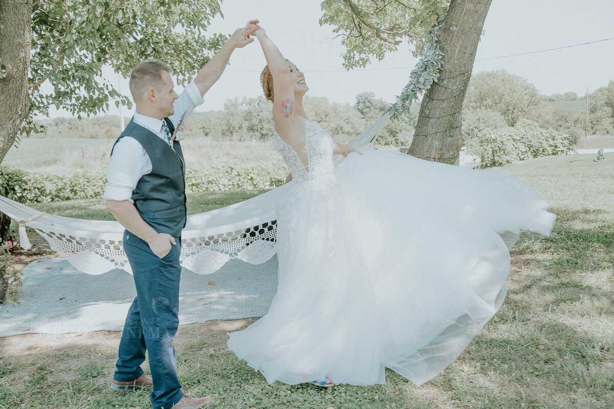 first look _ alaynna ann schwartz _ harpors vinyard _ iowa photographer _ playlife photography_0225