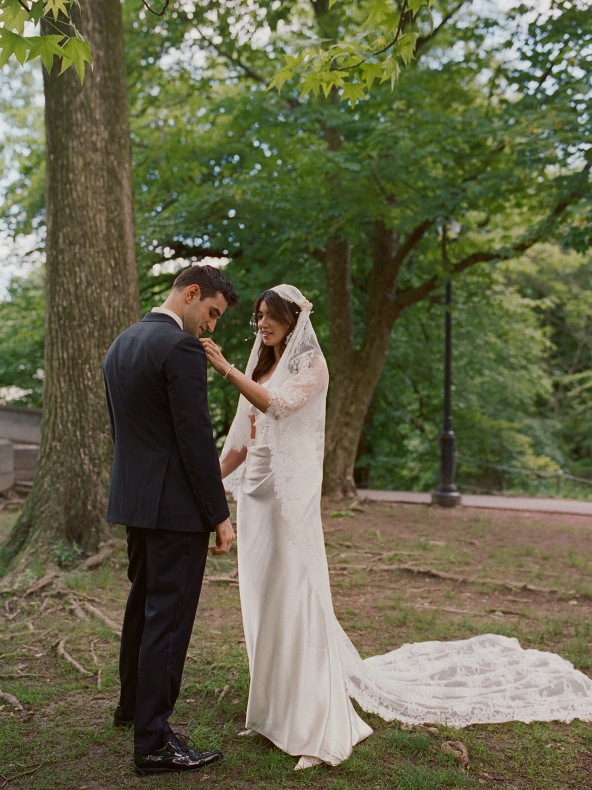 Faye-Fern-Creative-Ruby-Olivia-Rae-Hersey-Eugen-Hotaj-Prospect-Park-Boathouse-Wedding-First-Look-03