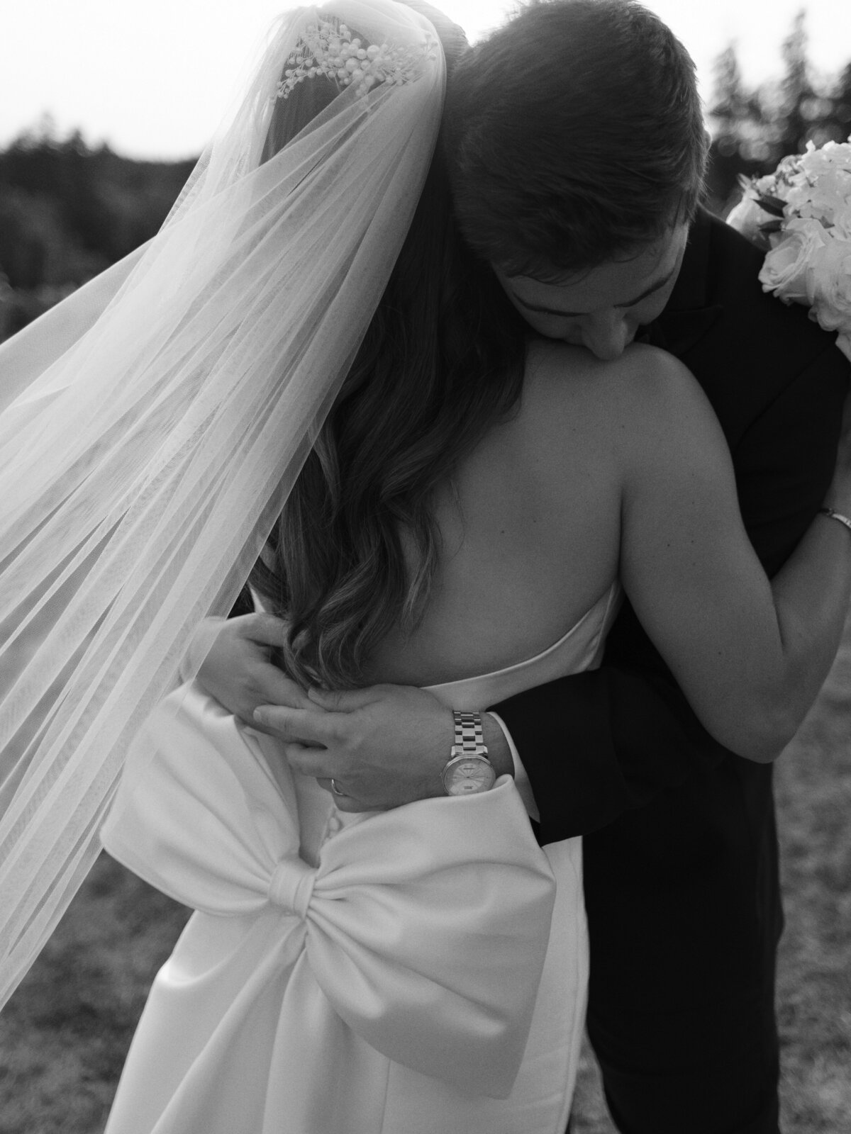 wedding-at-oswego-hills-vineyard-winery-portland-oregon-by-the-tenneys-photography-41