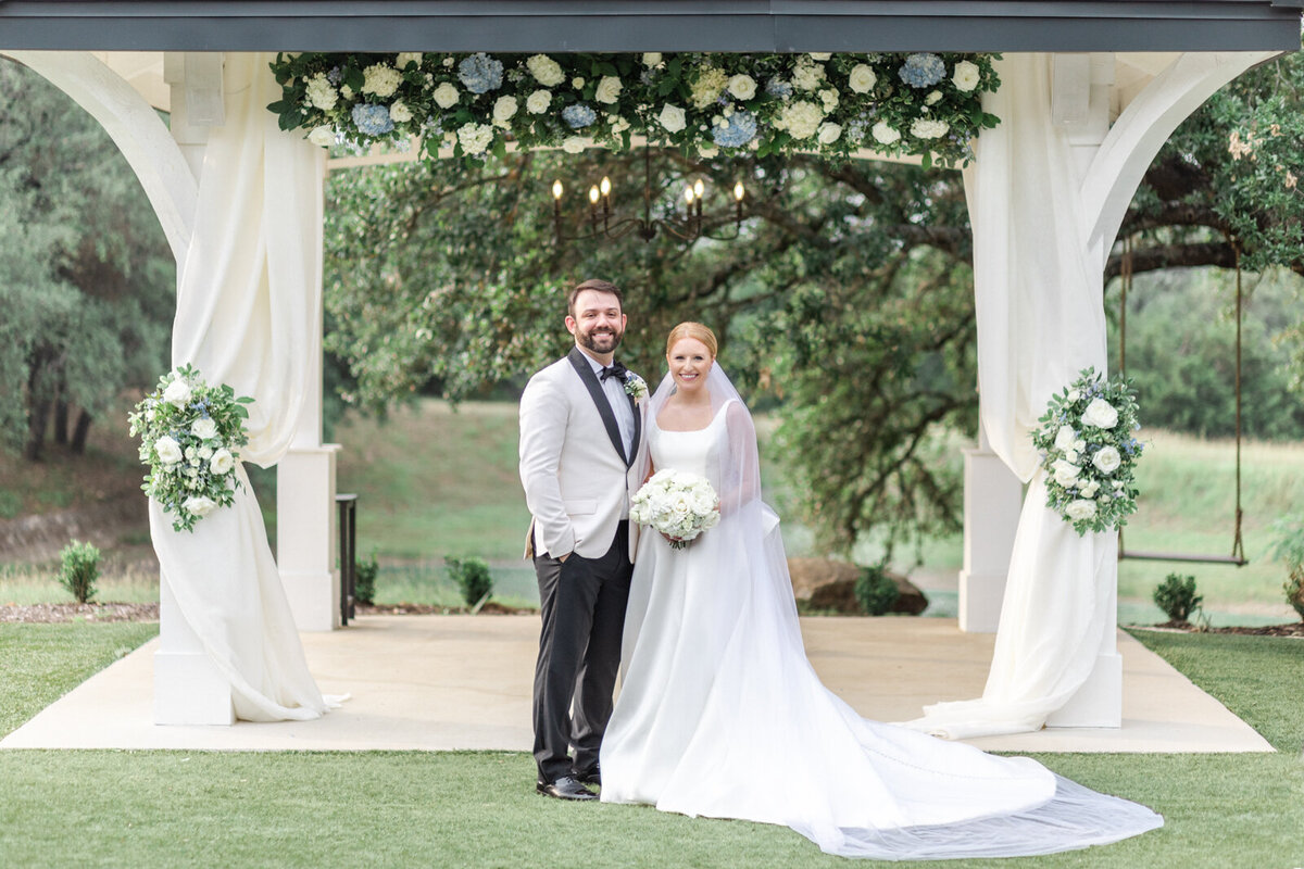 Jessica-Chole-Photography-san-antonio-wedding-photographer-austin-luxury-wedding-photographer-romantic-timeless-classic-photography-kendall-point-wedding-21