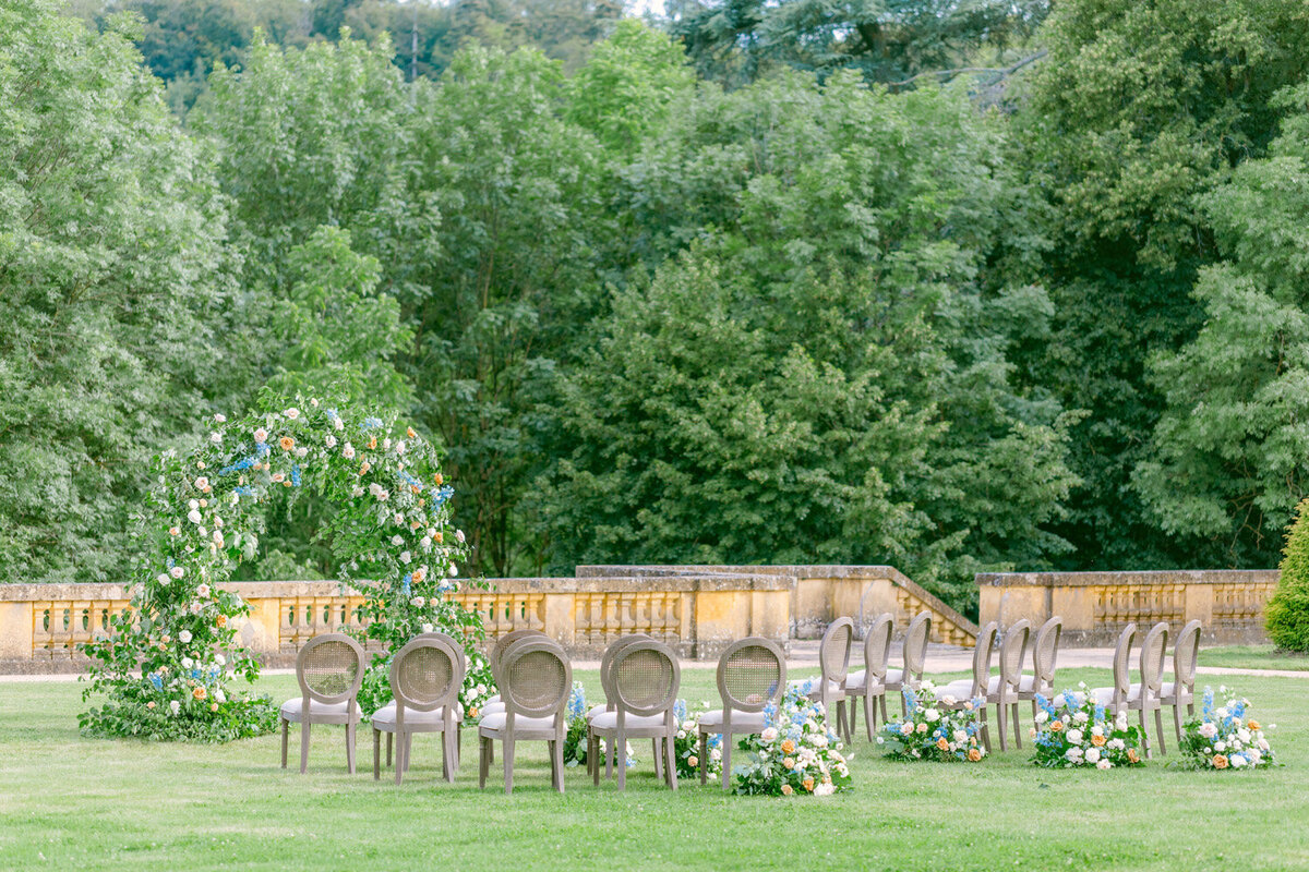 ceremony wedding countryside france lovely garden