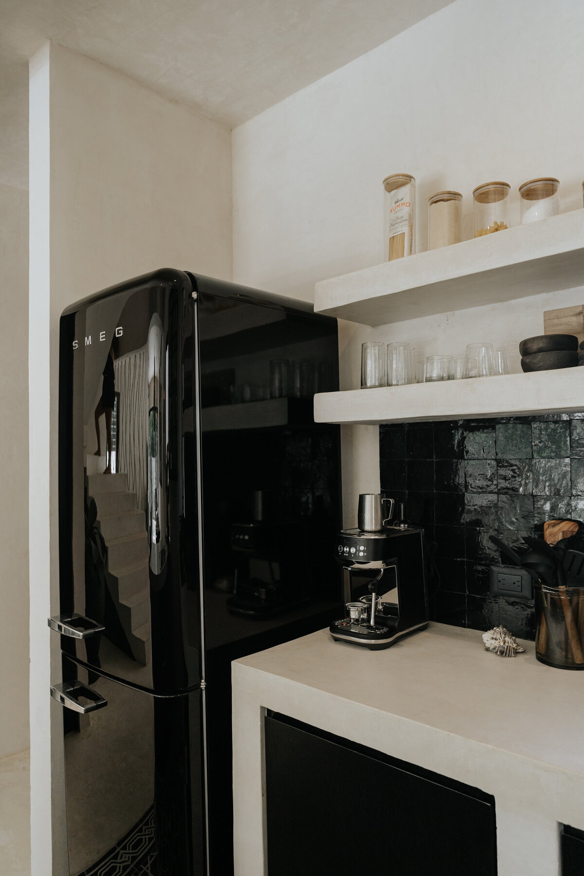 fridge-appliance-black-luxe