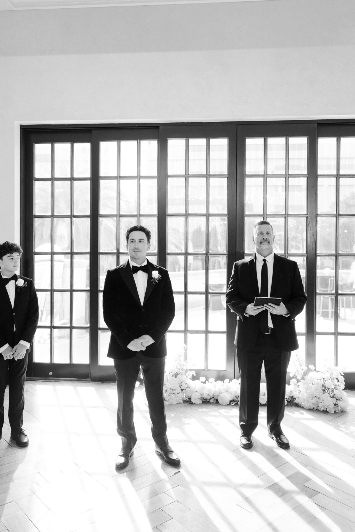 61riskyexposure_andrea-george_las-vegas-elopement-photography