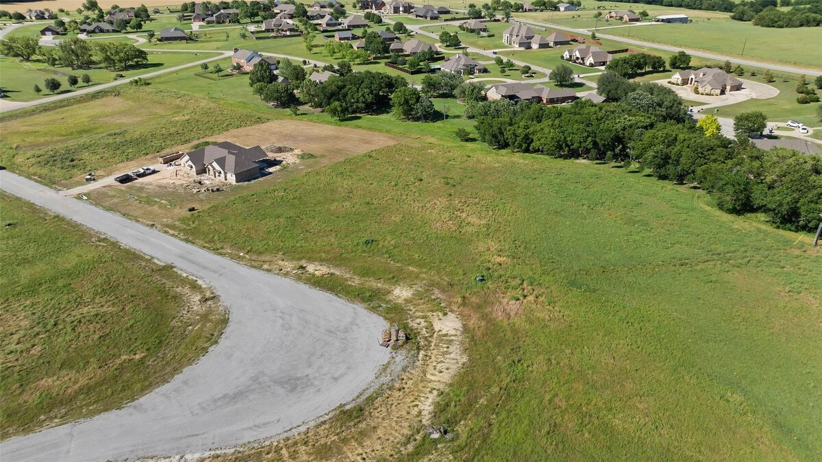 1.11-acre residential lot in South Ridge, Lindsay TX