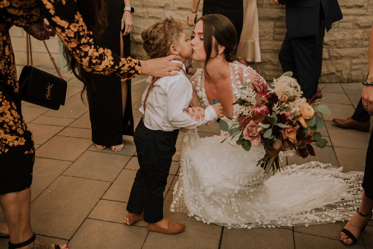 jaimie-scott-wedding-fall-autumn-chateau-des-charmes-niagara-27