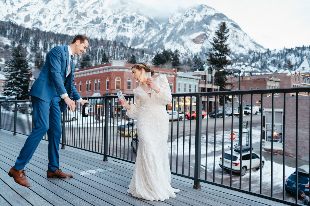 Sam-Murch-Photography-Ouray-Winter-Elopement-with-dog-83