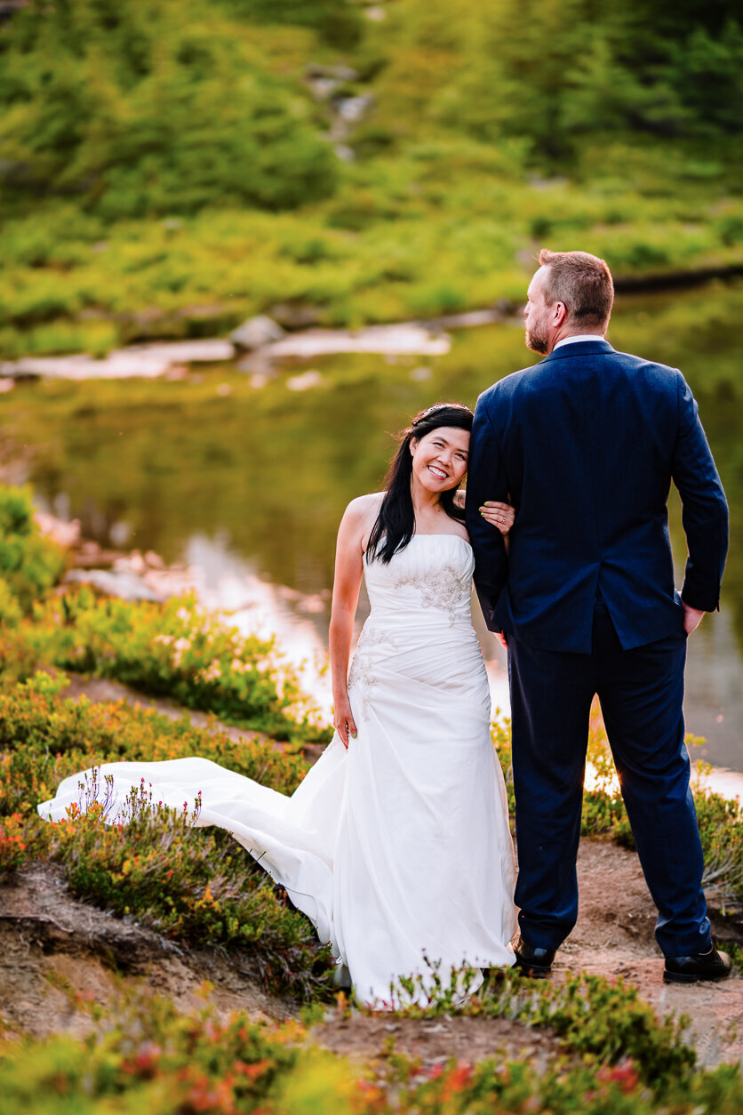 bride-leaning-on-groom-couples-portraits