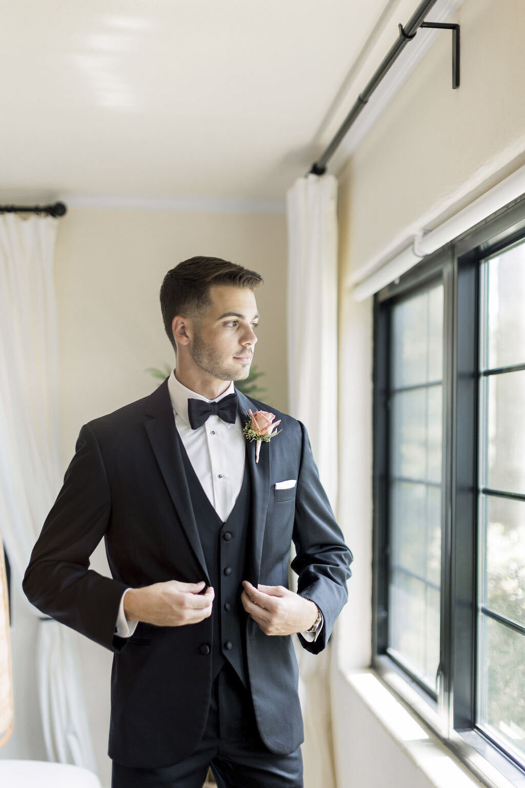 270 - Grace&Lachlan-HundredsofMoments-GettingReadyGroom1733-230916-19