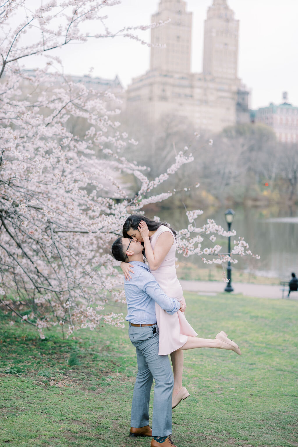 Central Park Cherry Blossom Engagement session 1138