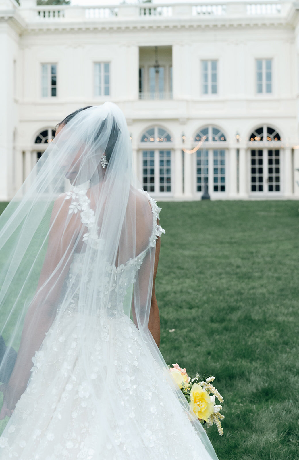 bridal-portraits-at-wadsworth-mansion-ct