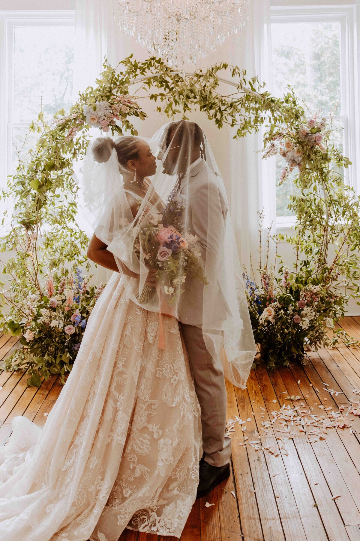 WHIMSICAL-GARDEN-WEDDING-SAVANNAH-BOTTLE-WORKS-BAREFOOT-ROYALTY-PHOTOGRAPHY133