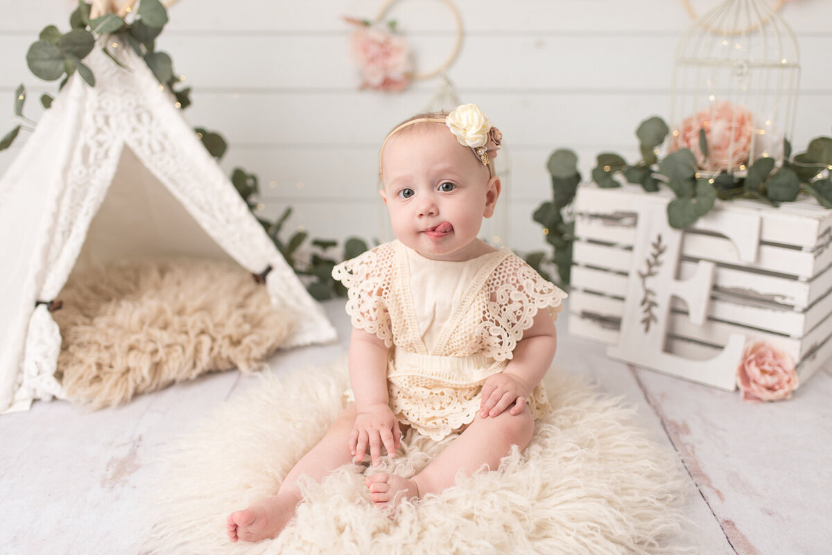 White Simple Cake Smash Session in Burlington, Connecticut | Sharon Leger Photography | Canton, CT Family & Newborn Photographer-2