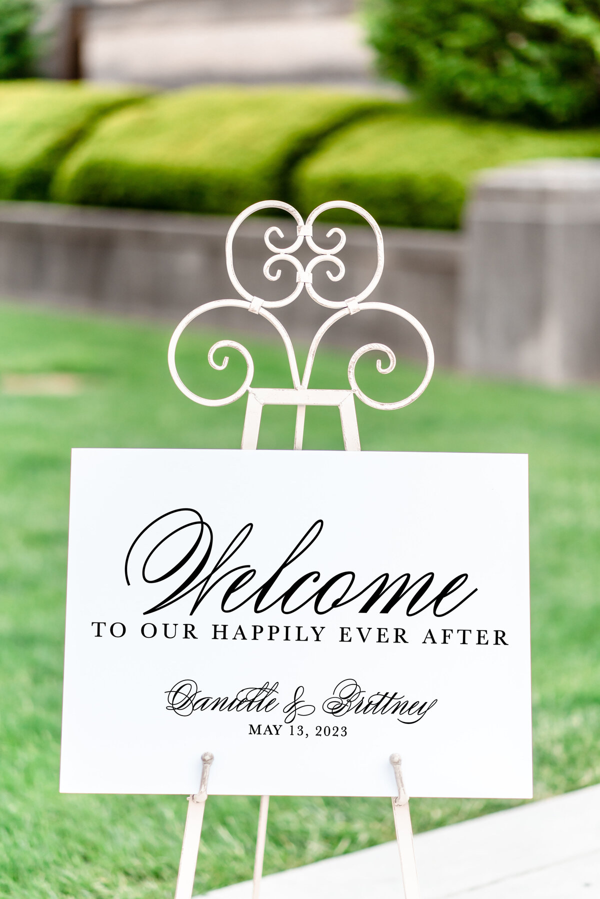 H Welcome Sign