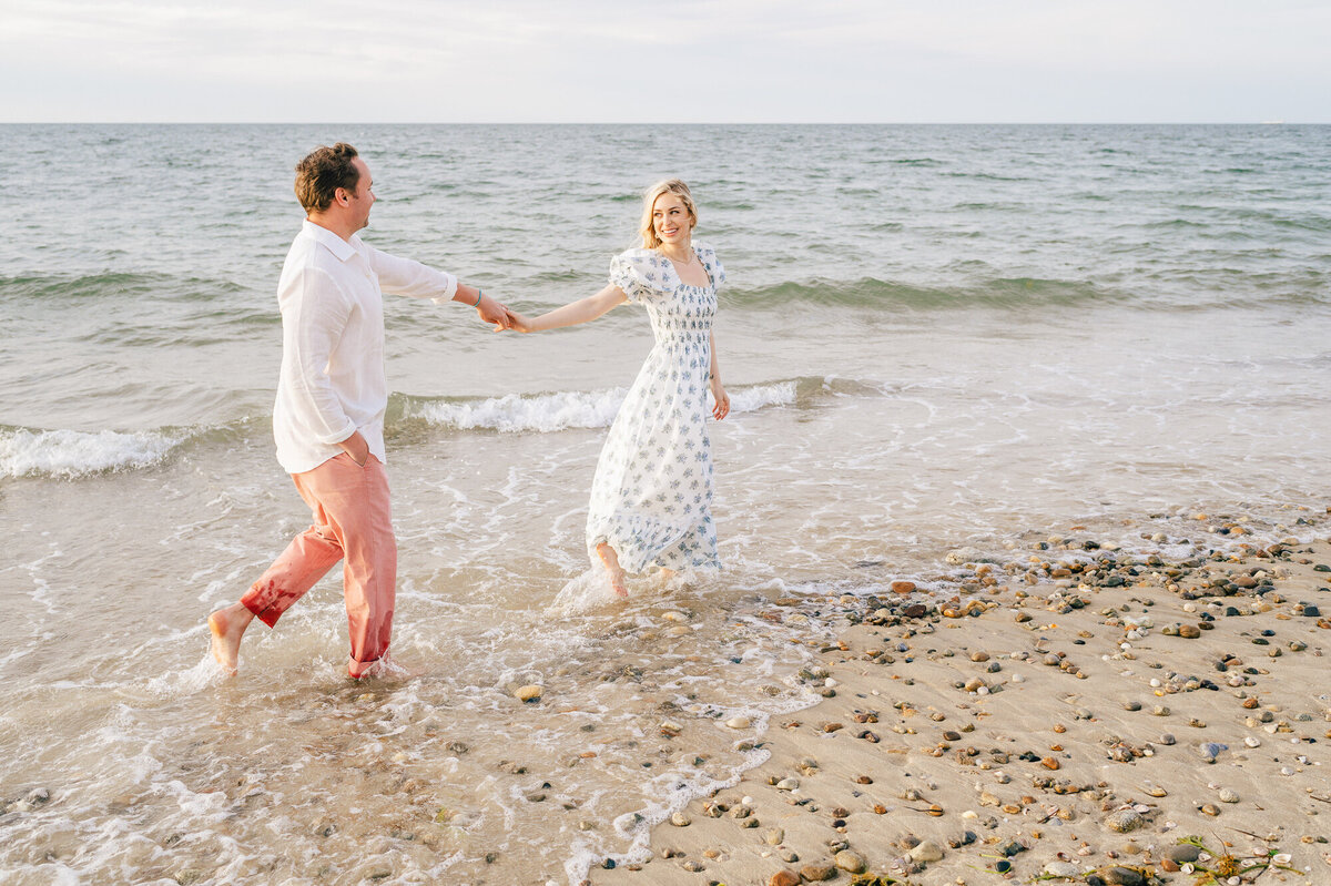 nantucket-beach-engagement