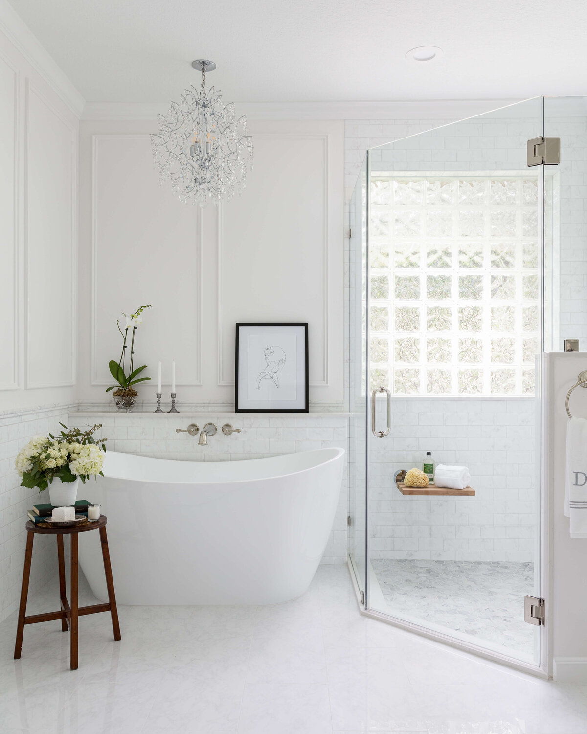 kyleen-bushroe-houston-interior-designer-white-bathroom-tub-shower