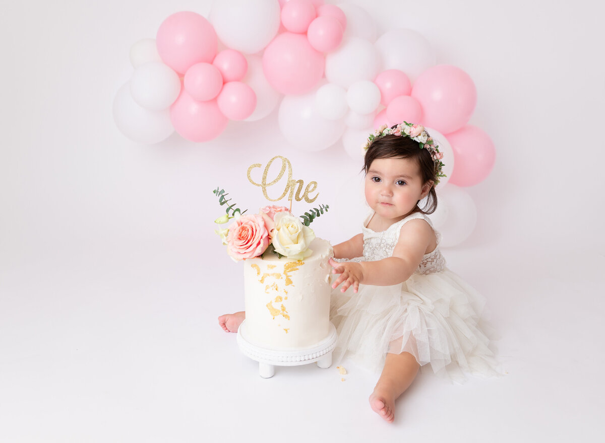 Nyc-cake-smash-photogapher white-pink ballons