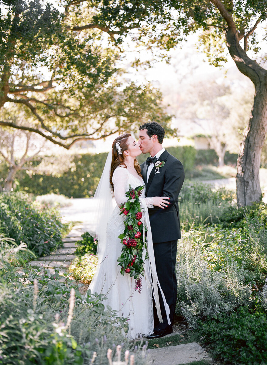 San-Ysidro-ranch-wedding-red-floral-inspiration-thedejaureguis-0094