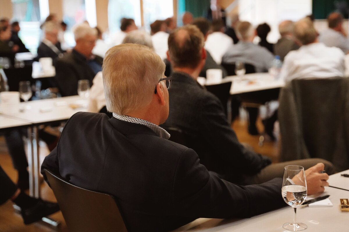 meralunastudio-werbeagentur-schweiz-zuerich-portfolio-jungunternehmerzentrum-flawil-martini-forum-2021 (14)