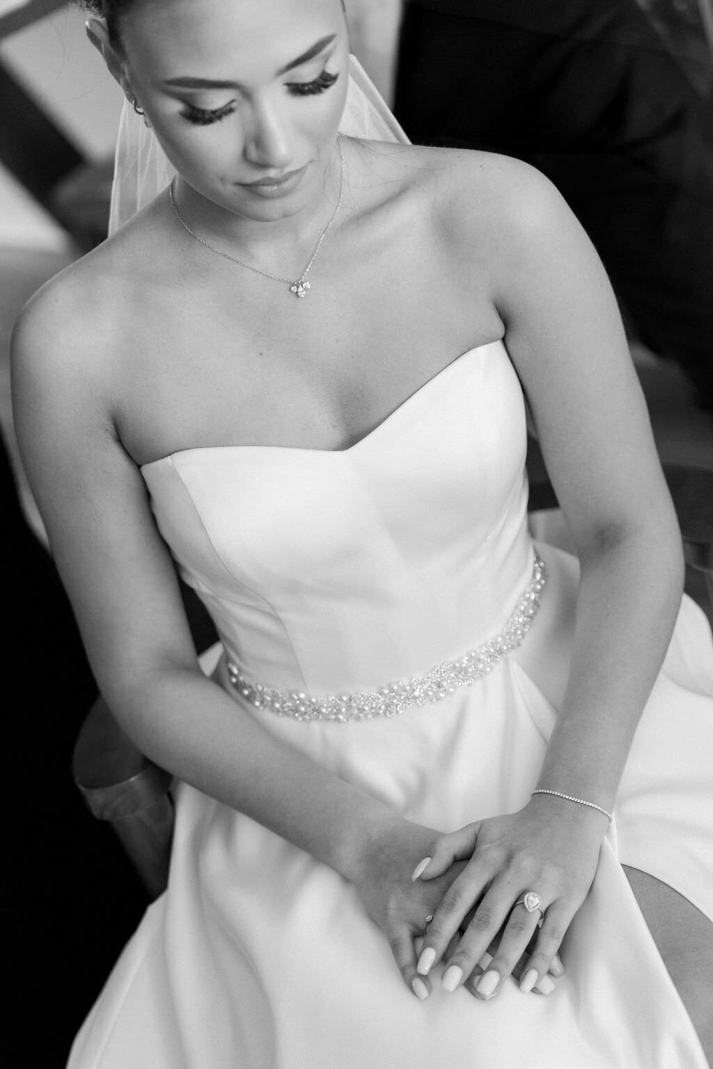 Bride's getting ready portrait | Toronto luxury wedding photographer | Montreal high end wedding photographer