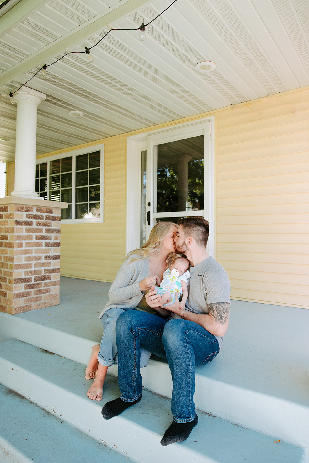 Family photos without the stress — just laughter, hugs, and real moments. Minnesota family photographer for playful, true-to-life memories.