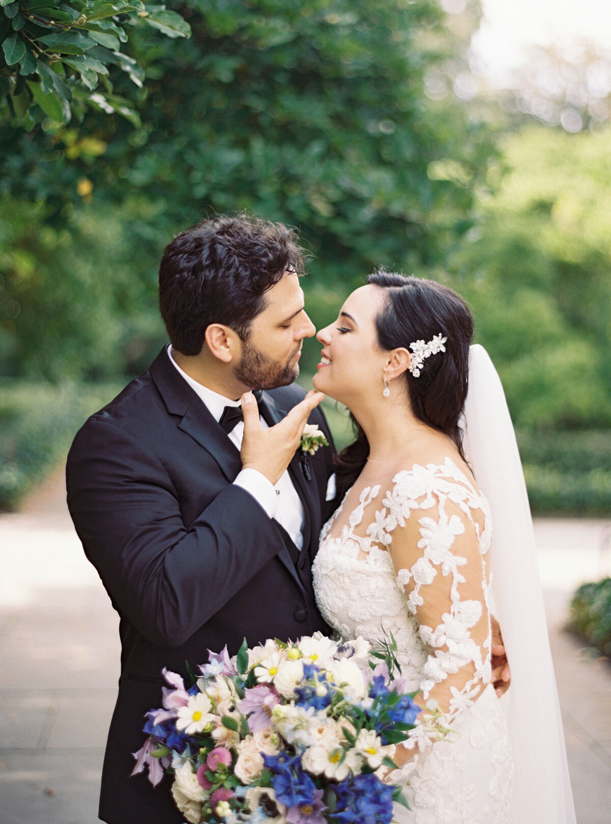Rachel&Carlos-Fine-Art-Film-Wedding-Photographer-Brooklyn-Botanical-Garden-14