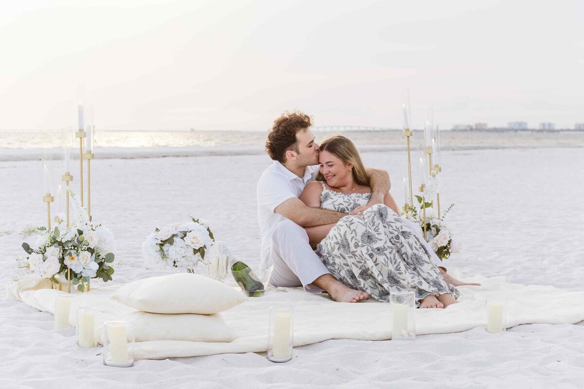 10-couple-beach-picnic