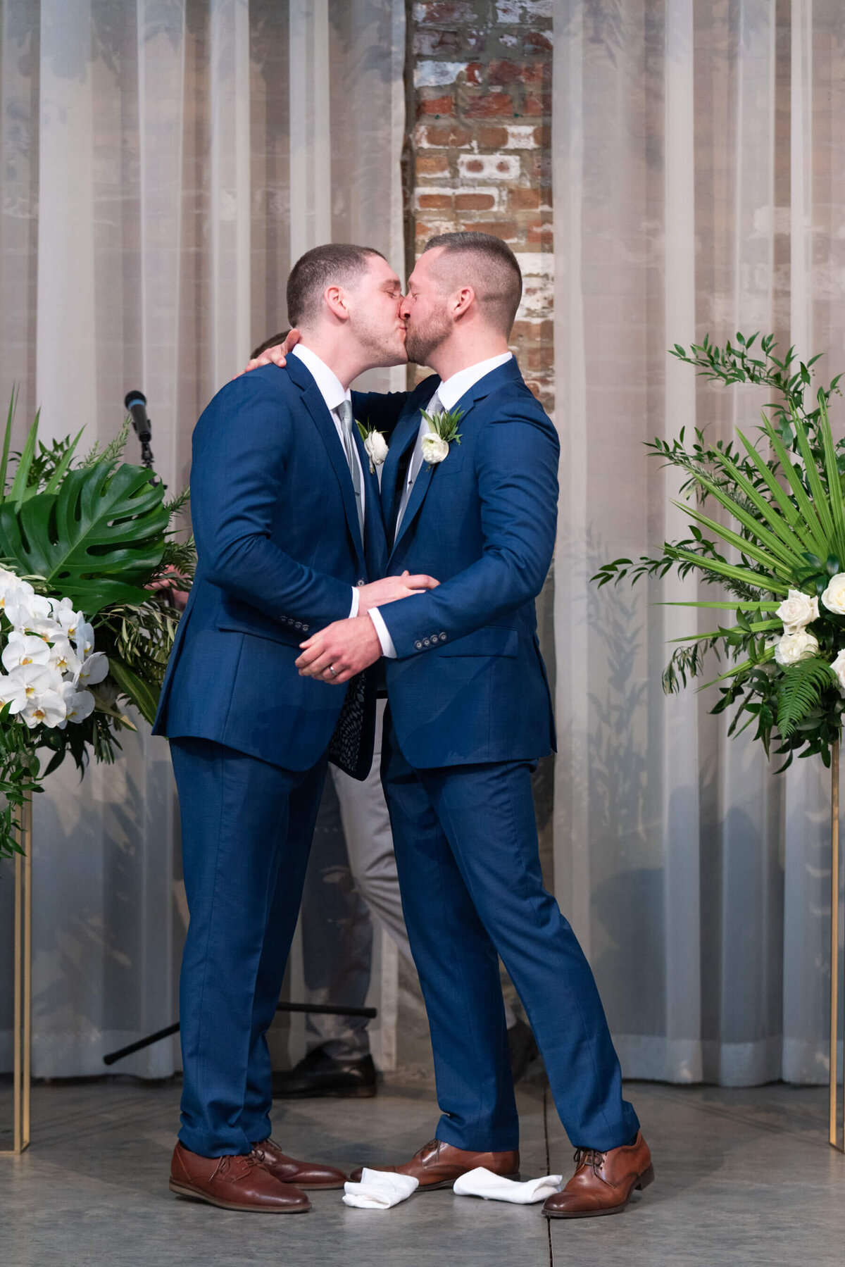 gay-jewish-wedding-two-grooms-chicago-kiss