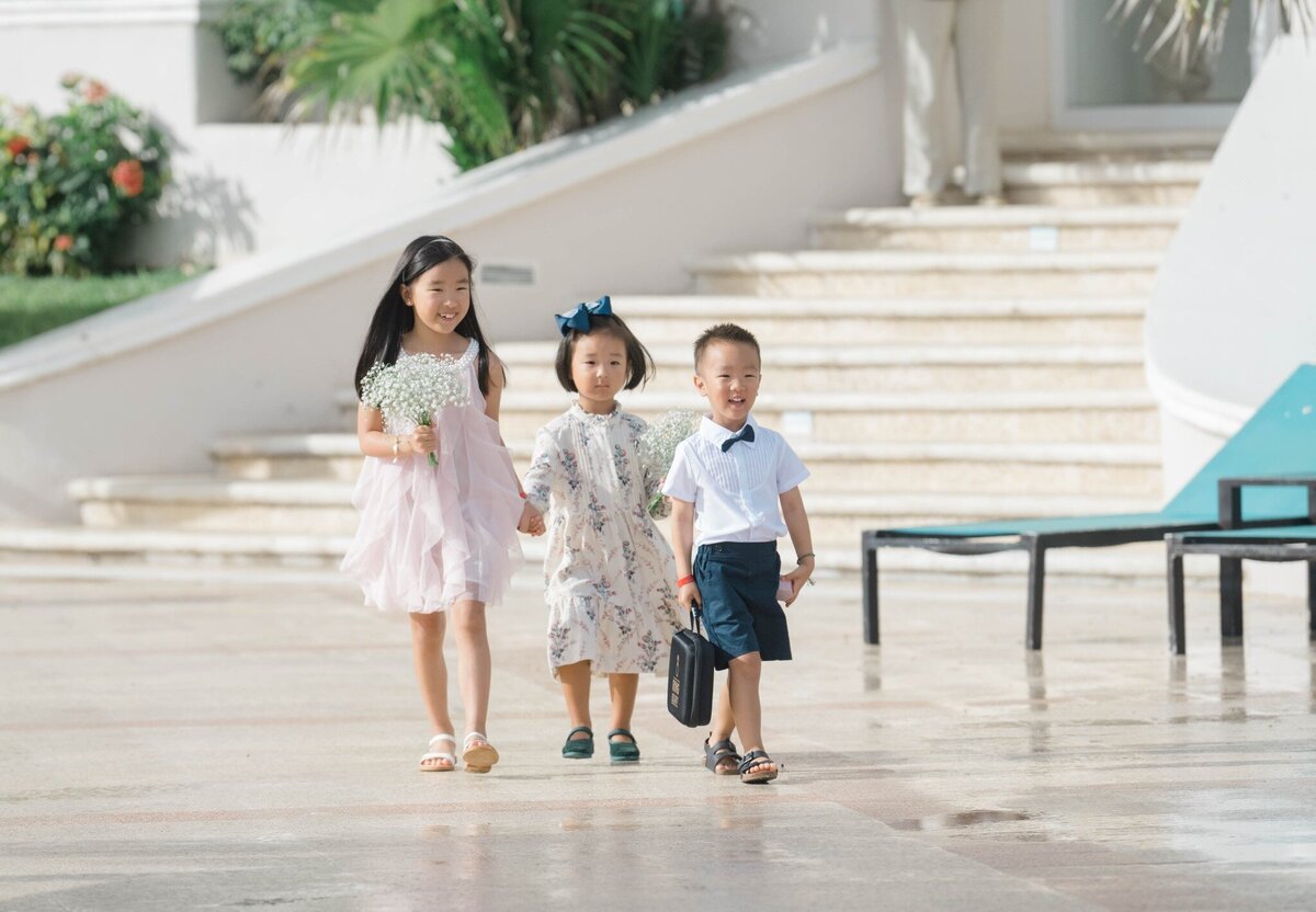 children at a wedding in Cancun