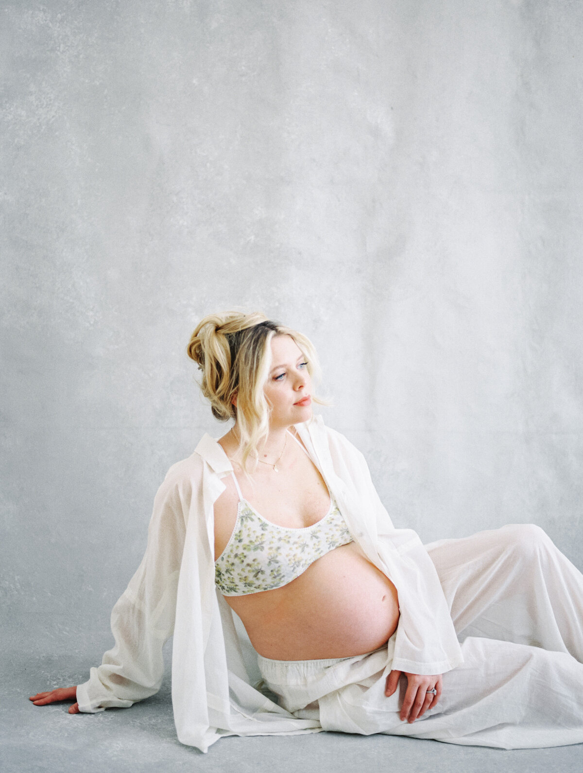 pregnant mom sitting on floor in asheville