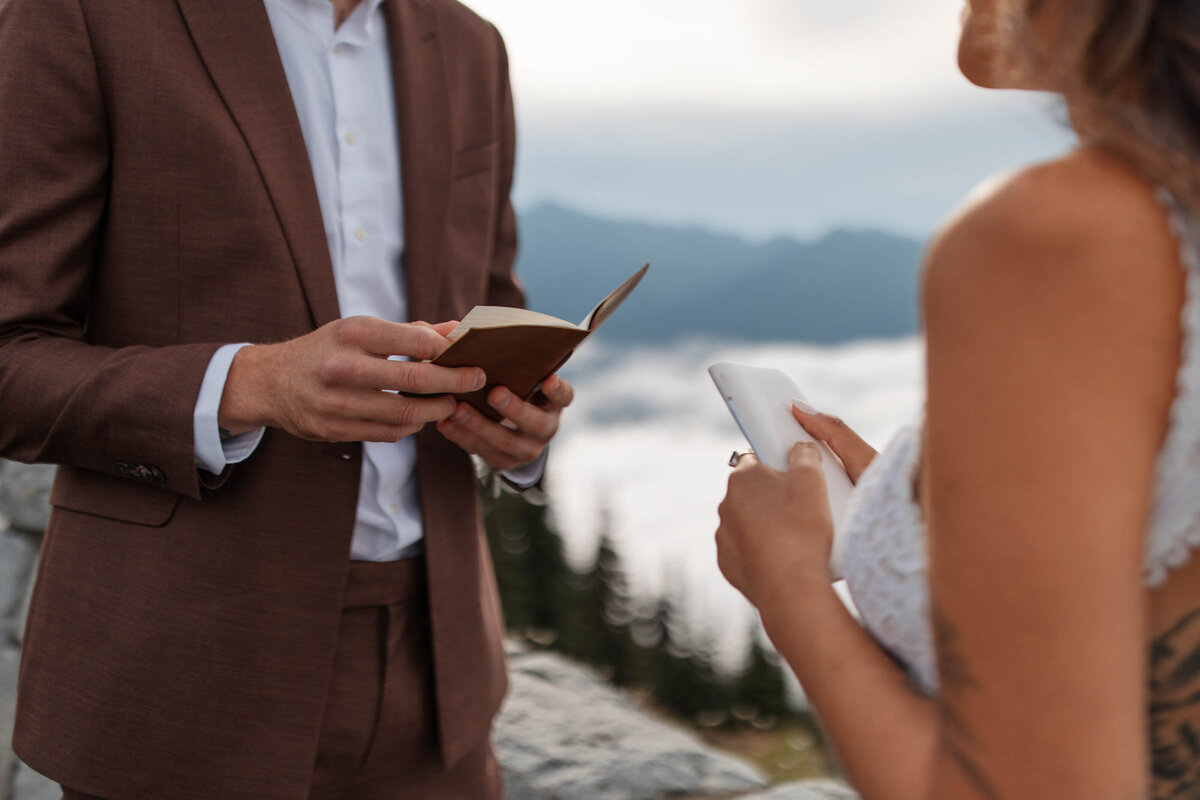 mount-rainier-elopement-sunrise-visitor-center-washington-126