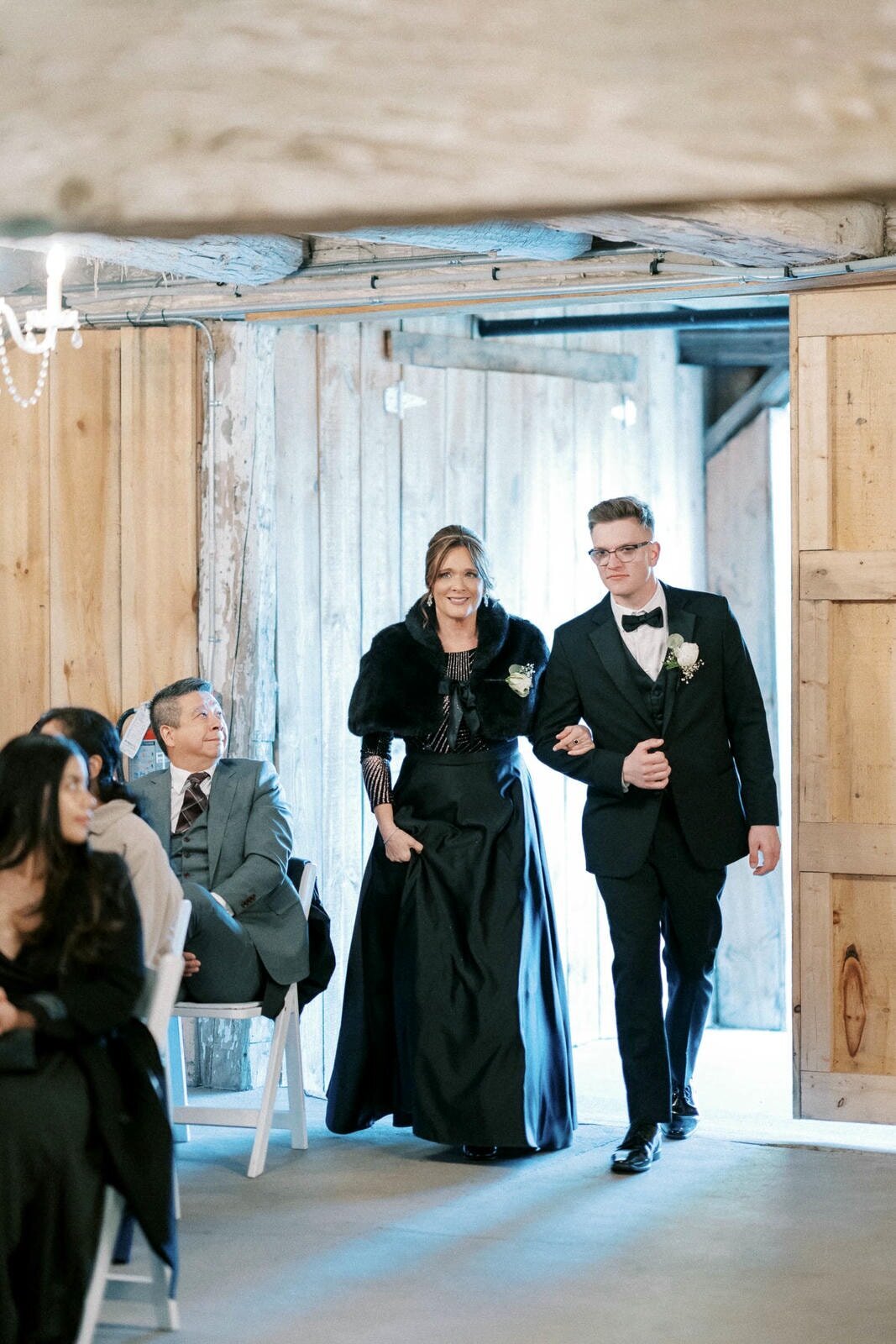 W11-Wedding-Photos-Caledon-Valley-Estate-Eleanor-and-Michael-2024-11-02-2500px-1137
