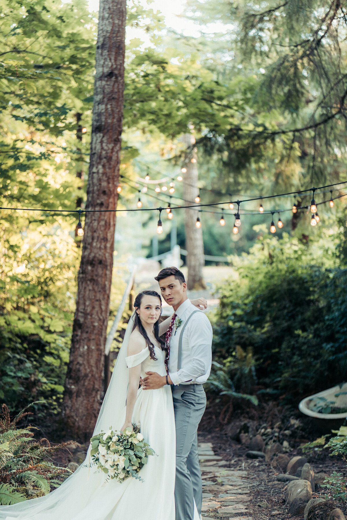 RIVERSIDE WEDDING IN THE OREGON