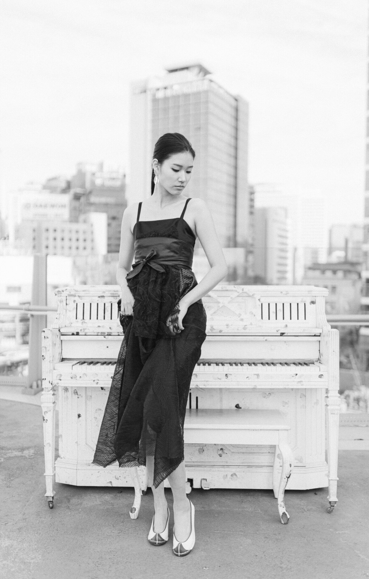 A breathtaking editorial fashion shoot in the heart of Seoul, Korea, featuring the globally recognized model Hyunseo Park in an exquisite Ahhorn modern gown and hanbok design. Captured by Michael Asmussen Photography, this stunning visual story blends editorial beauty, cultural fashion, and luxury destination photography, set against the dynamic energy of a city of 10 million. From the grandeur of ball gown silhouettes to the rich heritage of Korean design, this shoot is a tribute to timeless elegance in preparation for Seoul Fashion Week. Perfect for brands seeking high-end editorial imagery in the world’s most vibrant fashion capitals.