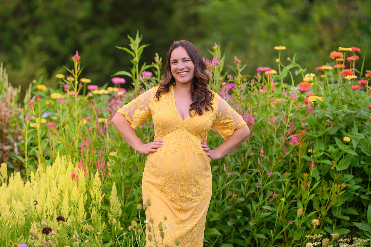 pregnant woman wearing a yellow maternity dress for her outdoor summer maternity photography session in Burlington, Ontario