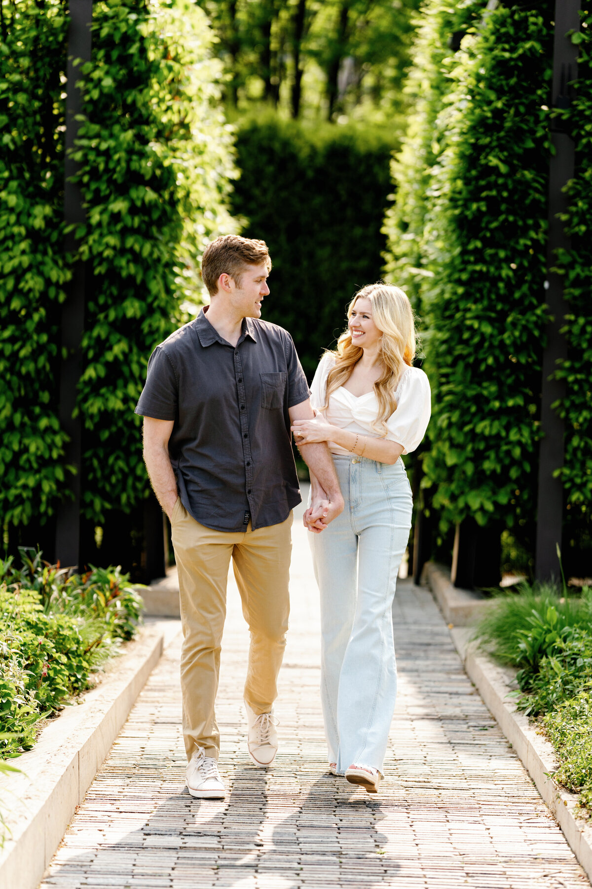 Aspen-Avenue-Chicago-Wedding-Photographer-Lyric-Opera-House-Elegant-Timeless-Classic-Luxury-Downtown-True-to-Color-Bold-Romantic-Chicago-Theater-Lurie-Garden-FAV-7
