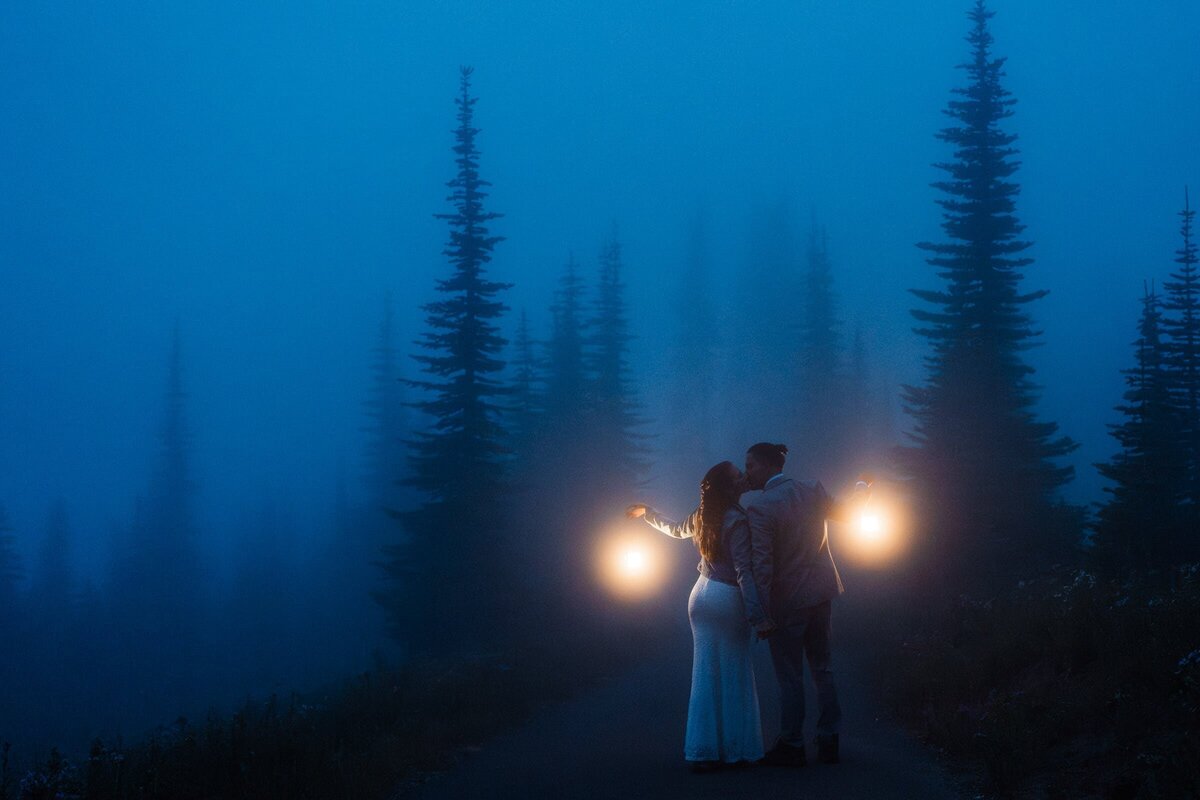 Washington Elopement that was foggy and lit by lanterns