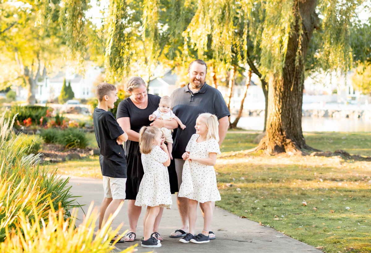Fall-Family-laughing-Huntington Park