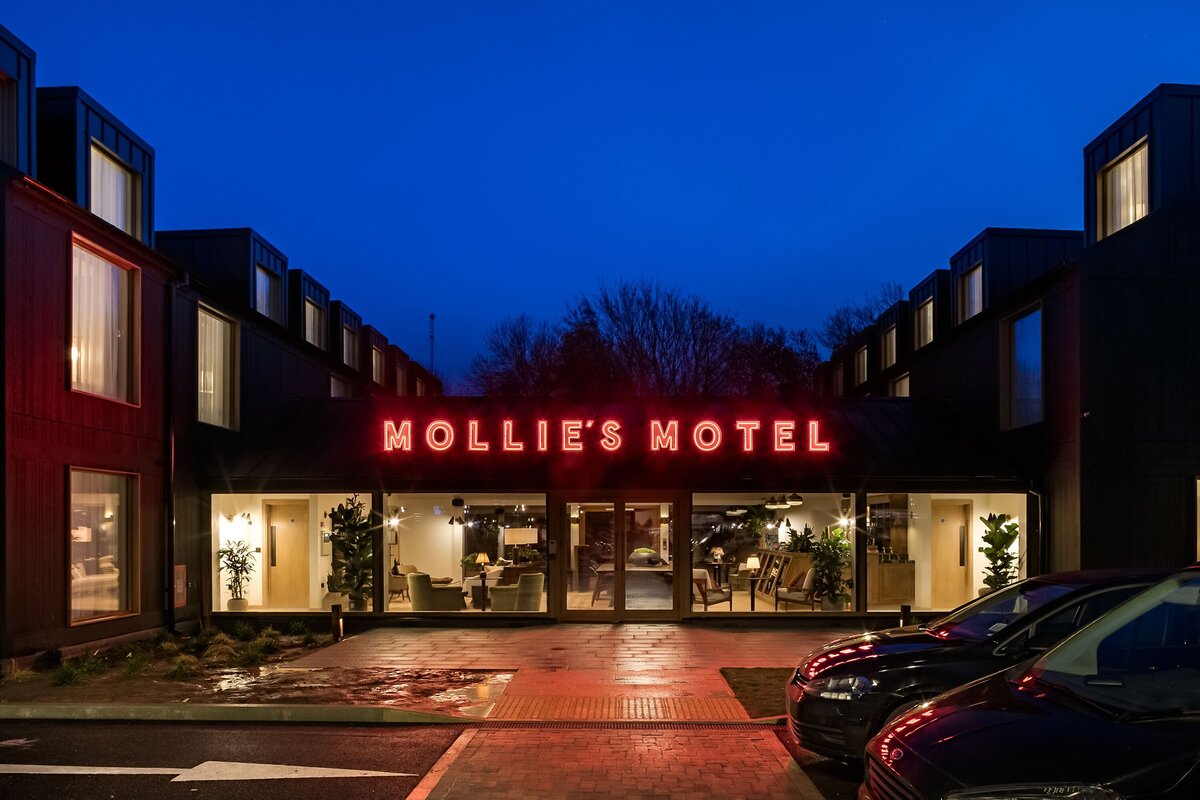 Mollie's Motel Entry