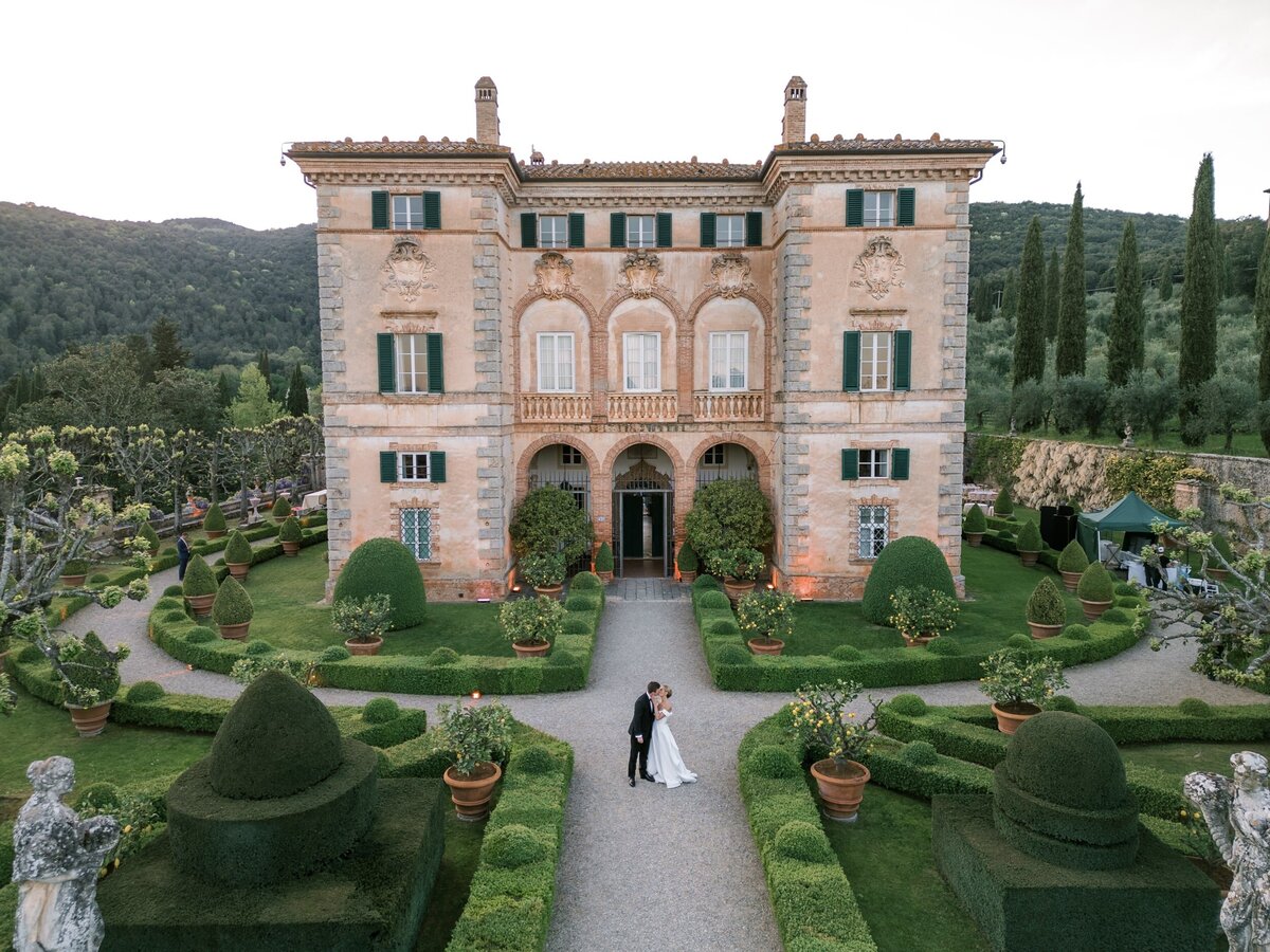 Brides_Villa-Cetinale-Italy_Redamancy-Photo-and-Film_067-min