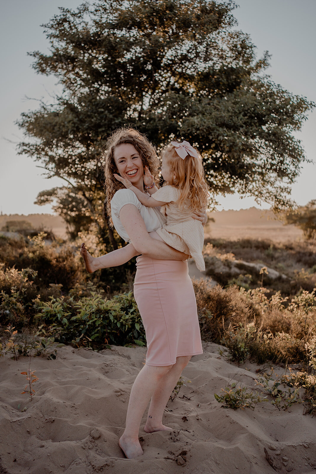 ontspannen-fotoshoot-gezin-laren-liefde-emotie.7